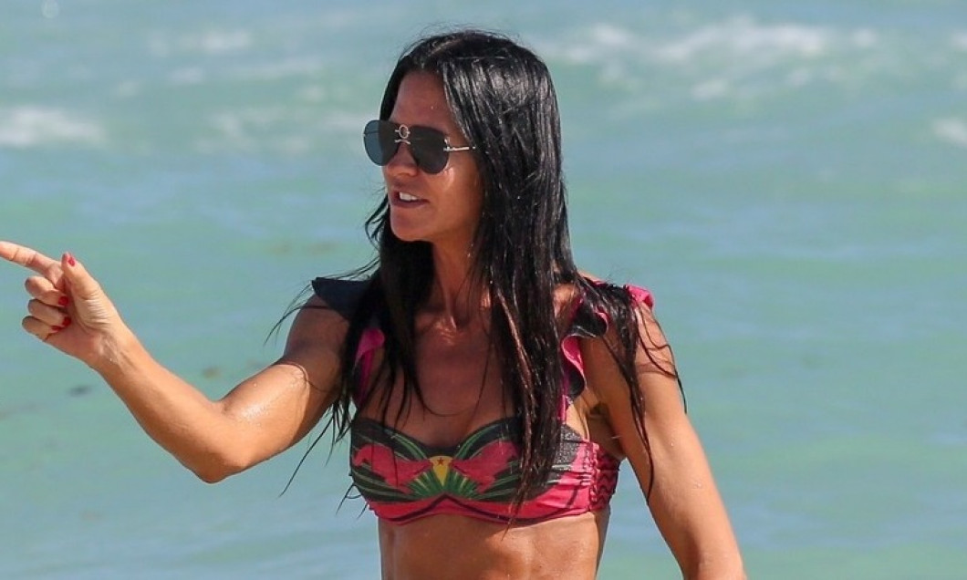 *EXCLUSIVE* Carolina Baldini makes waves in Miami showcasing rock hard abs and immaculate glow