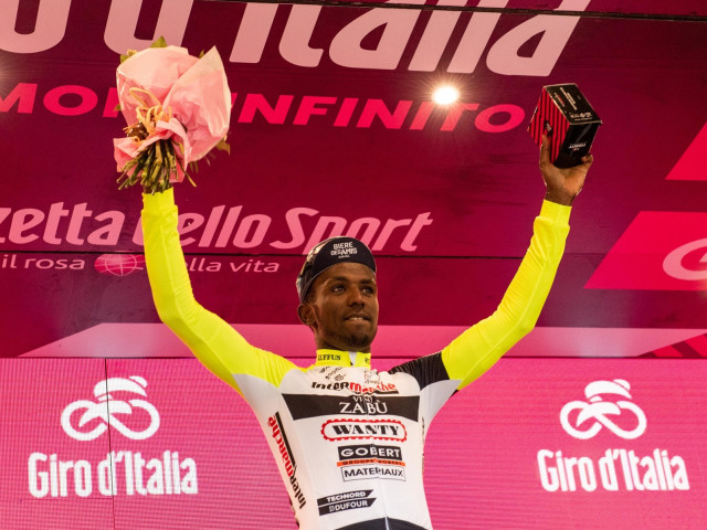 Galleria fotografica |  L’incidente più stupido della storia del Giro d’Italia.  Il tappo dello champagne era “l’aggressore”