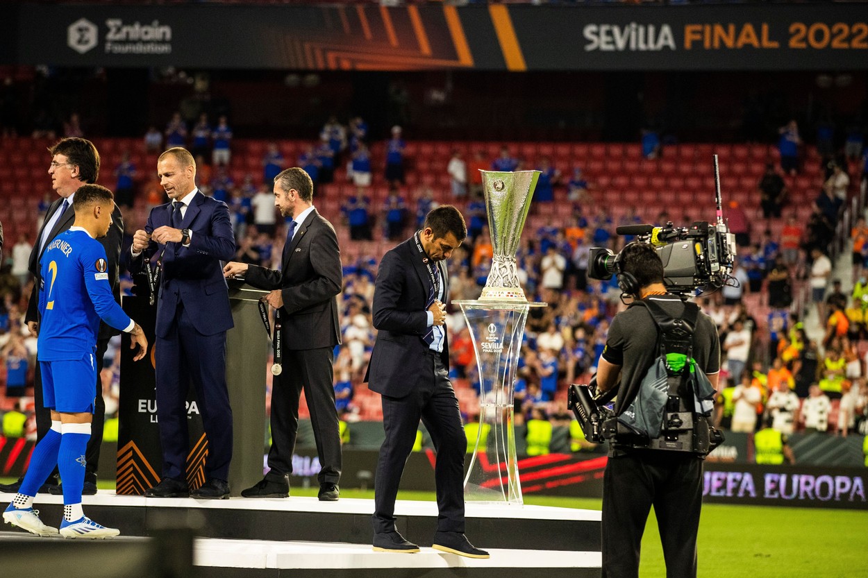 Van Bronckhorst, dărâmat după ce a pierdut finala Europa League: Unii jucători au vrut să șuteze la penalty-uri, alții nu