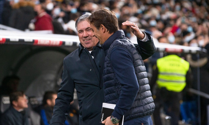 Estadio Santiago Bernabeu, Madrid, Spain. 28th Nov, 2021. La Liga Santander football, Real Madrid CF versus Sevilla FC; Ancelotti and Julen Lopetegui greet before the game Credit: Action Plus Sports/Alamy Live News