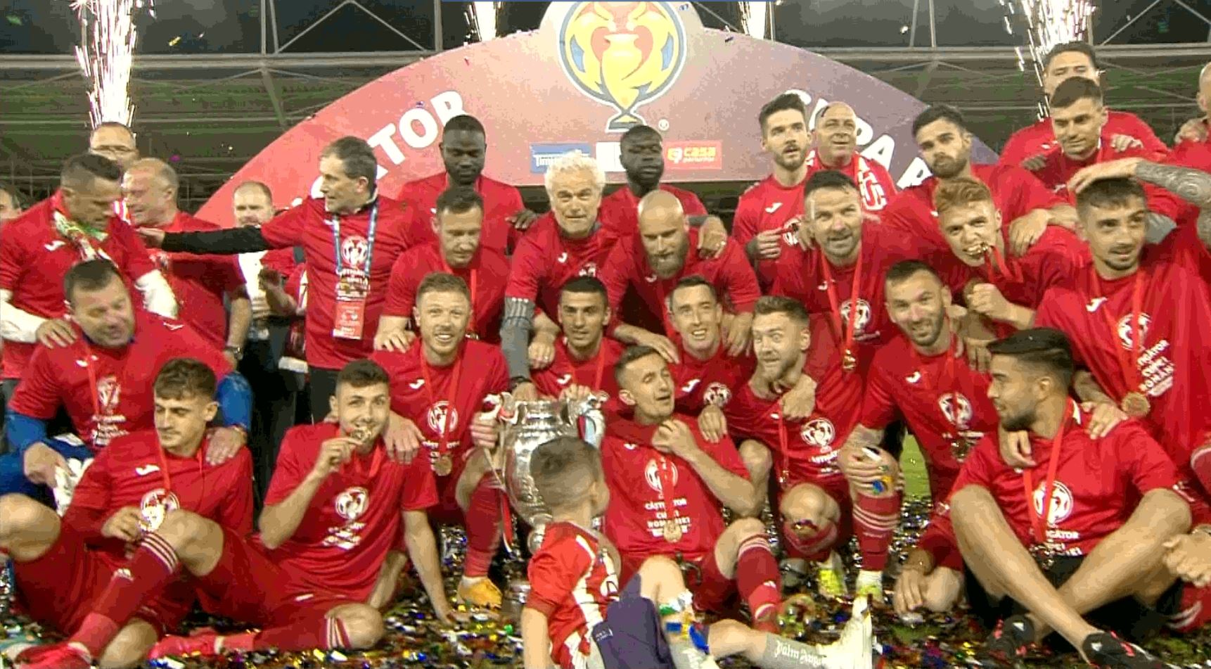 Sepsi a declanșat fiesta alb-roșie pe noul Giulești după ce a câștigat Cupa României. Patronul, baie cu șampanie