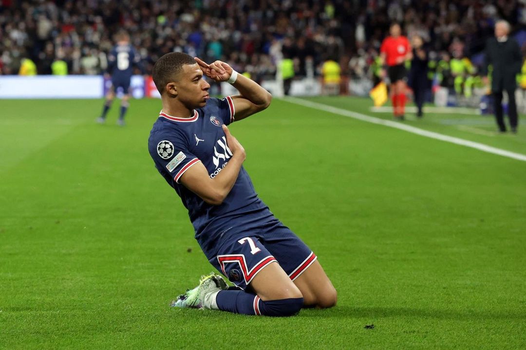 Mama lui Kylian Mbappe s-a contrazis în declarații! Anunțul făcut după ce s-a aflat că atacantul va continua la PSG