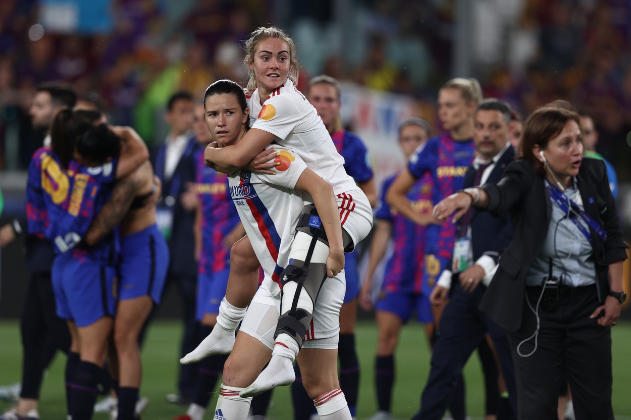 Super gol Amandine Henry, în finala feminină din Champions League. Lyon a învins Barcelona