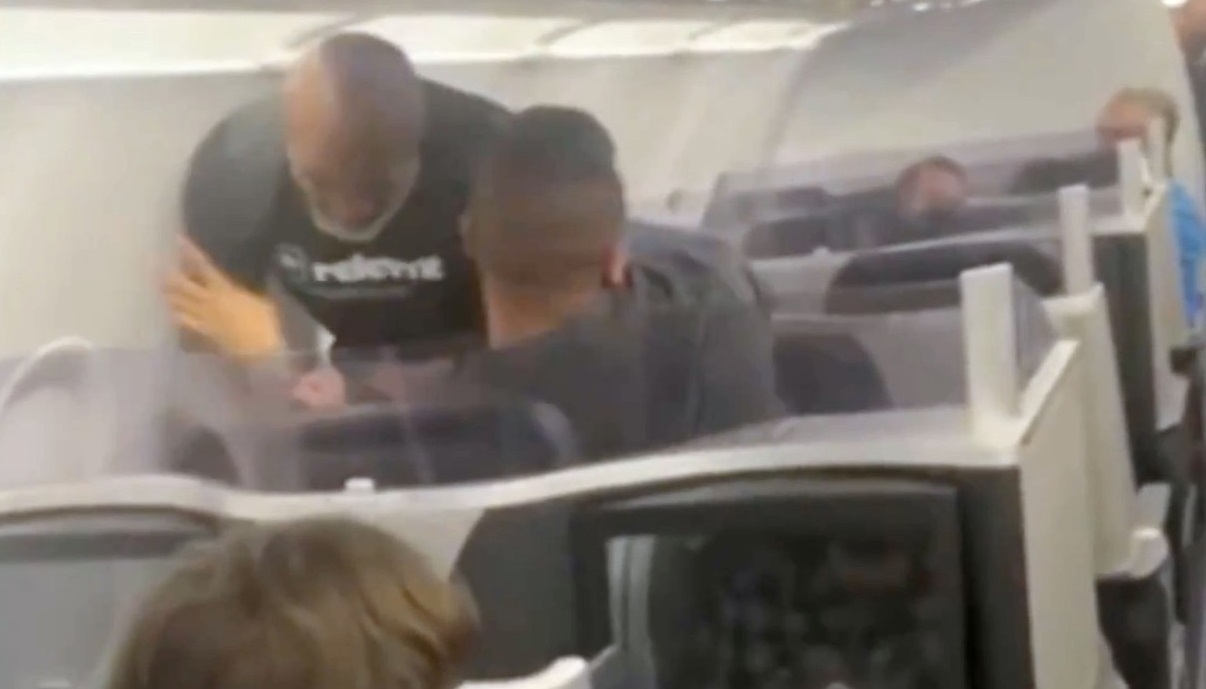 Mike Tyson a rupt tăcerea! De ce s-a supărat soția sa când legendarul boxer a luat la bătaie un pasager în avion