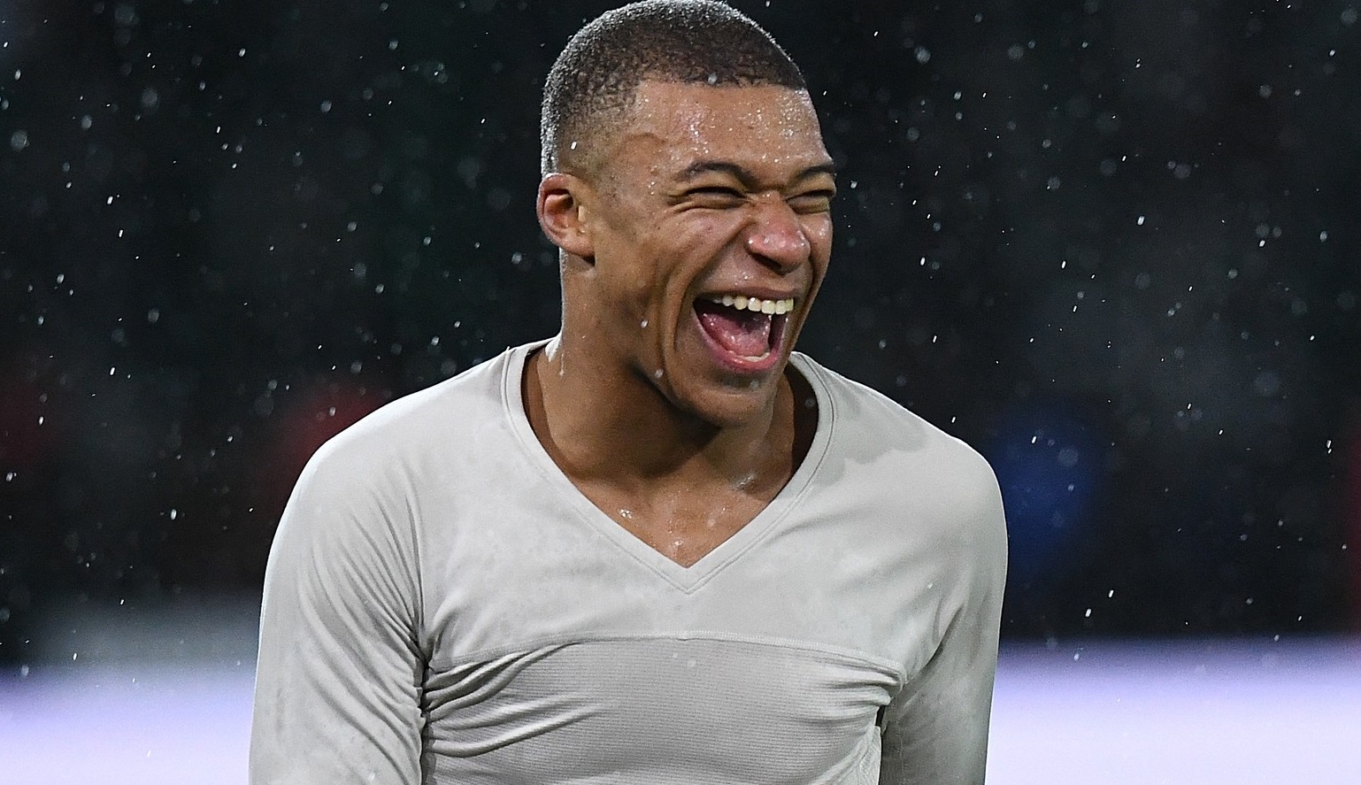 N-am cerut prea mult!. Kylian Mbappe s-a ținut de glume după ce a semnat contractul de 600 de milioane € cu PSG