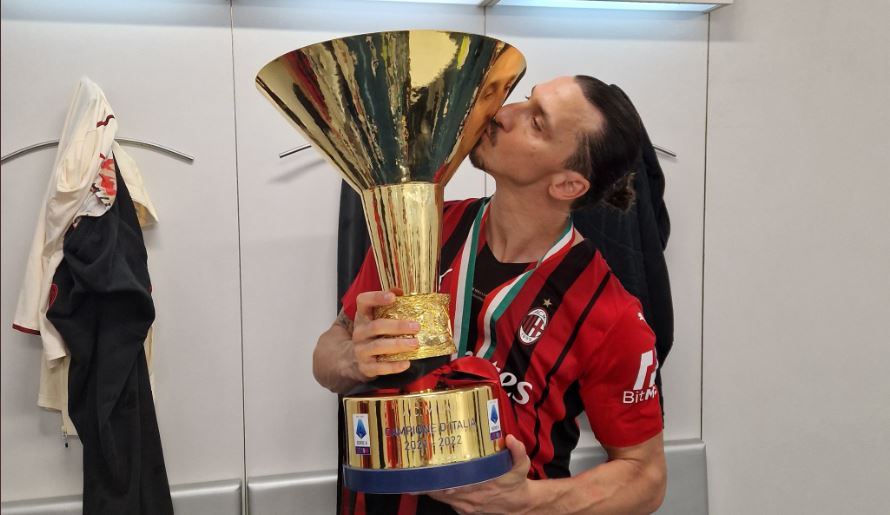 Ciprian Tătărușanu nici nu s-a mișcat. Zlatan Ibrahimovic, moment memorabil în vestiar, după ce Milan a luat titlul