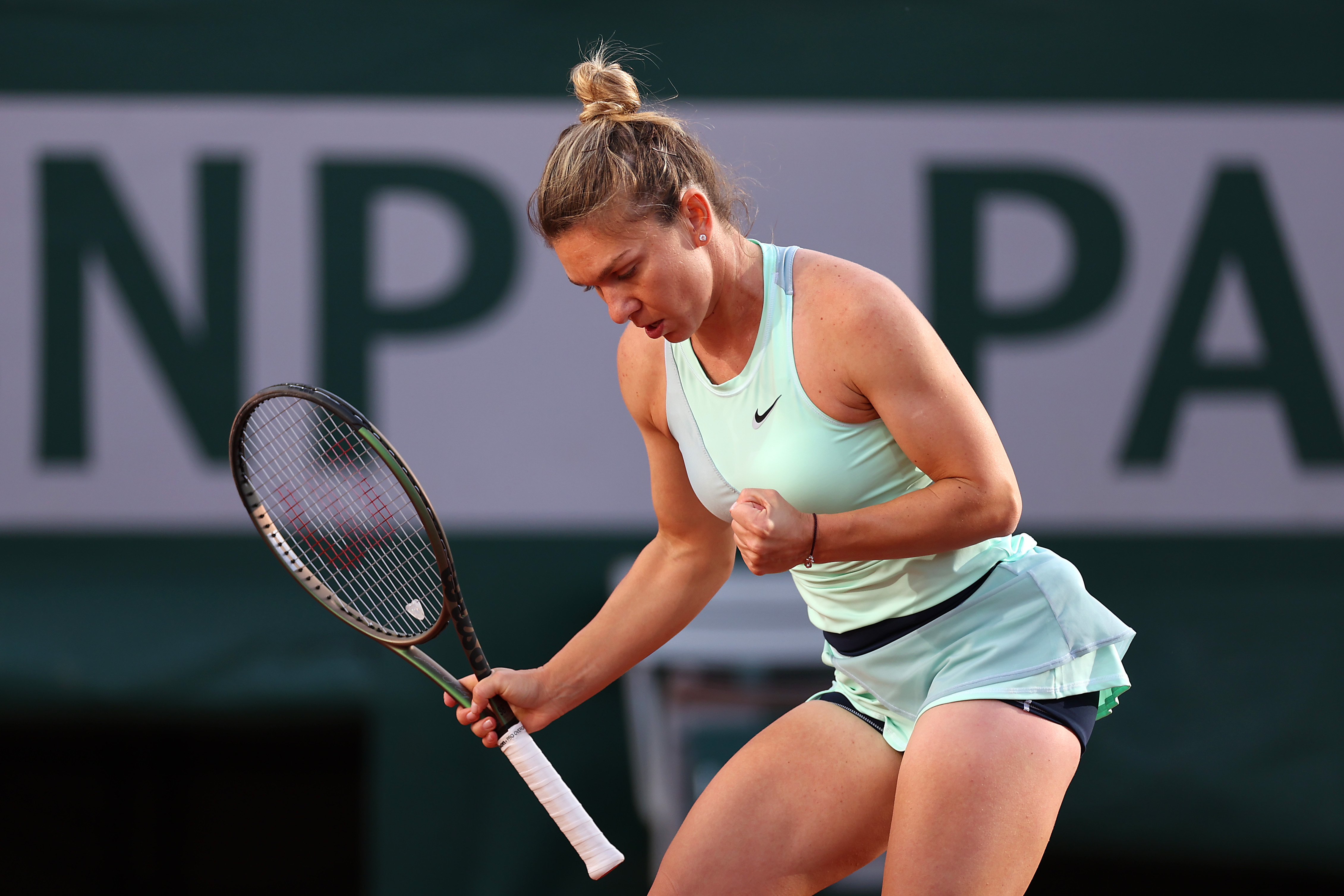 Explicațiile Simonei Halep după calificarea grea în turul 2 la Roland Garros. Adversara de 18 ani a avut 3-0 și 5-0 în seturile 1 și 2