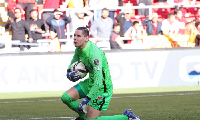 Turkish Super League football match between Goztepe and Kayserispor at Gursel Aksel Stadium in Izmir , Turkey on April 09 , 2022.