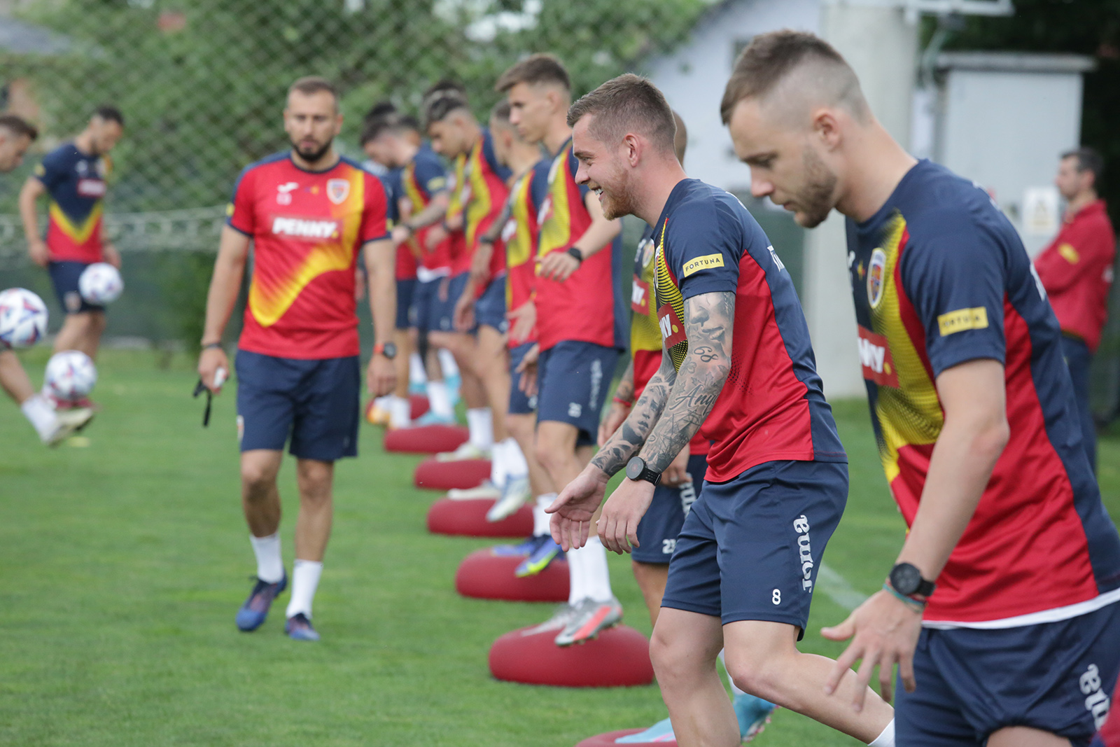 ”Tricolorii” ajunși în cantonamentul echipei naționale au efectuat primul antrenament sub comanda lui Edi Iordănescu