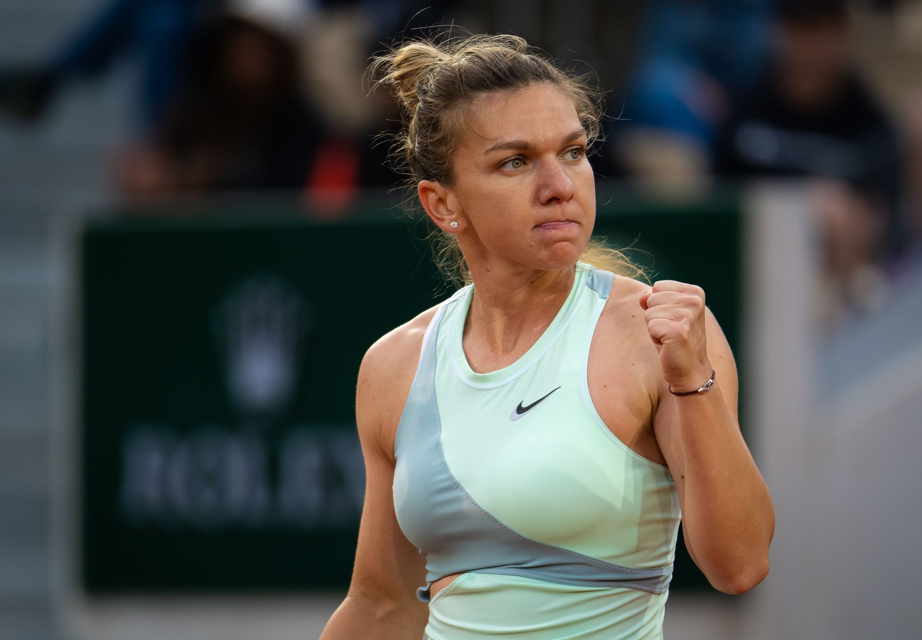 Simona Halep trage tare la antrenamente după eliminarea de la Roland Garros! Imaginile postate de sportivă