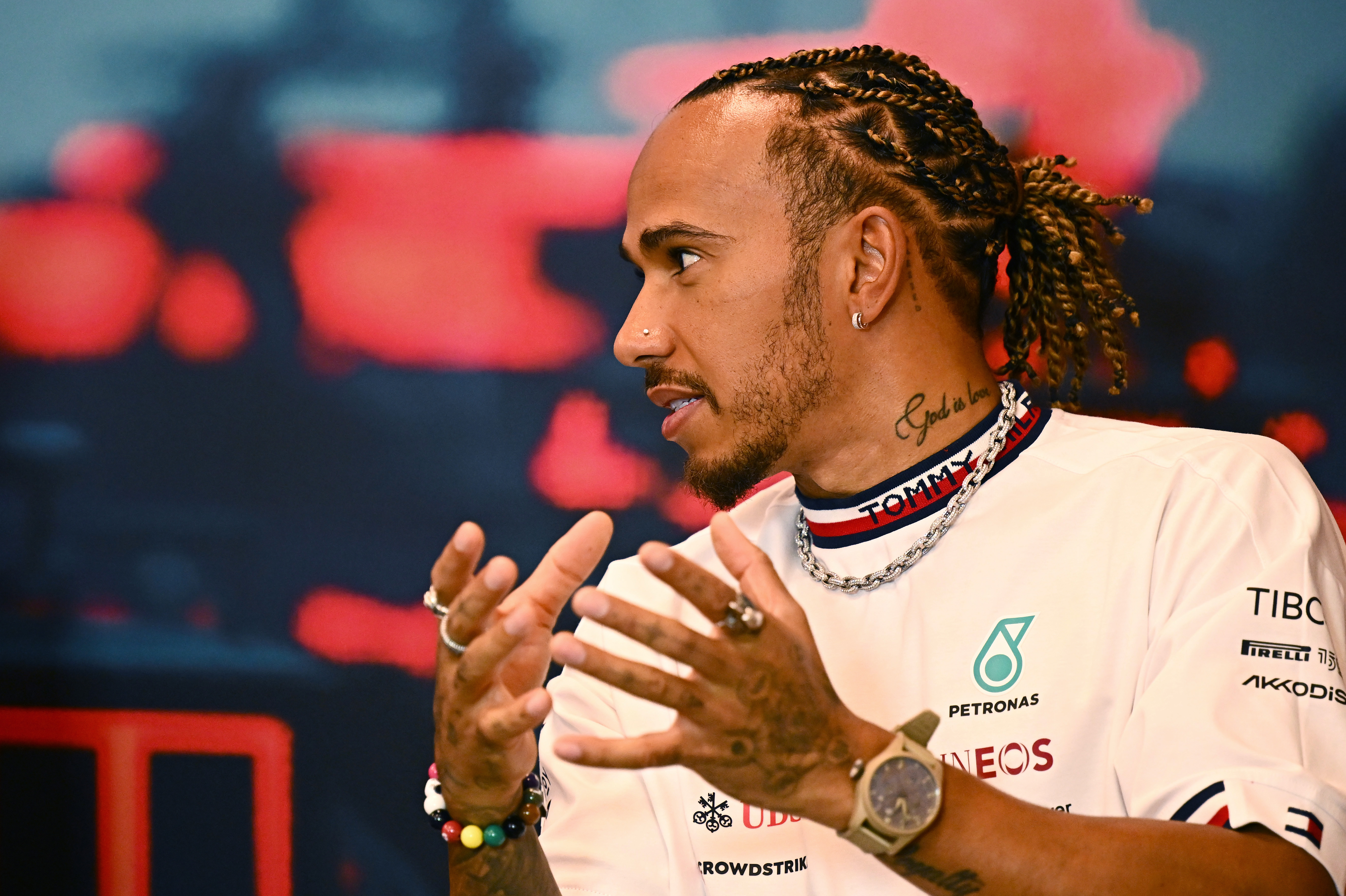 Decizia lui Lewis Hamilton, după ce a fost avertizat că ar putea primi interdicție să mai concureze, din cauza bijuteriilor