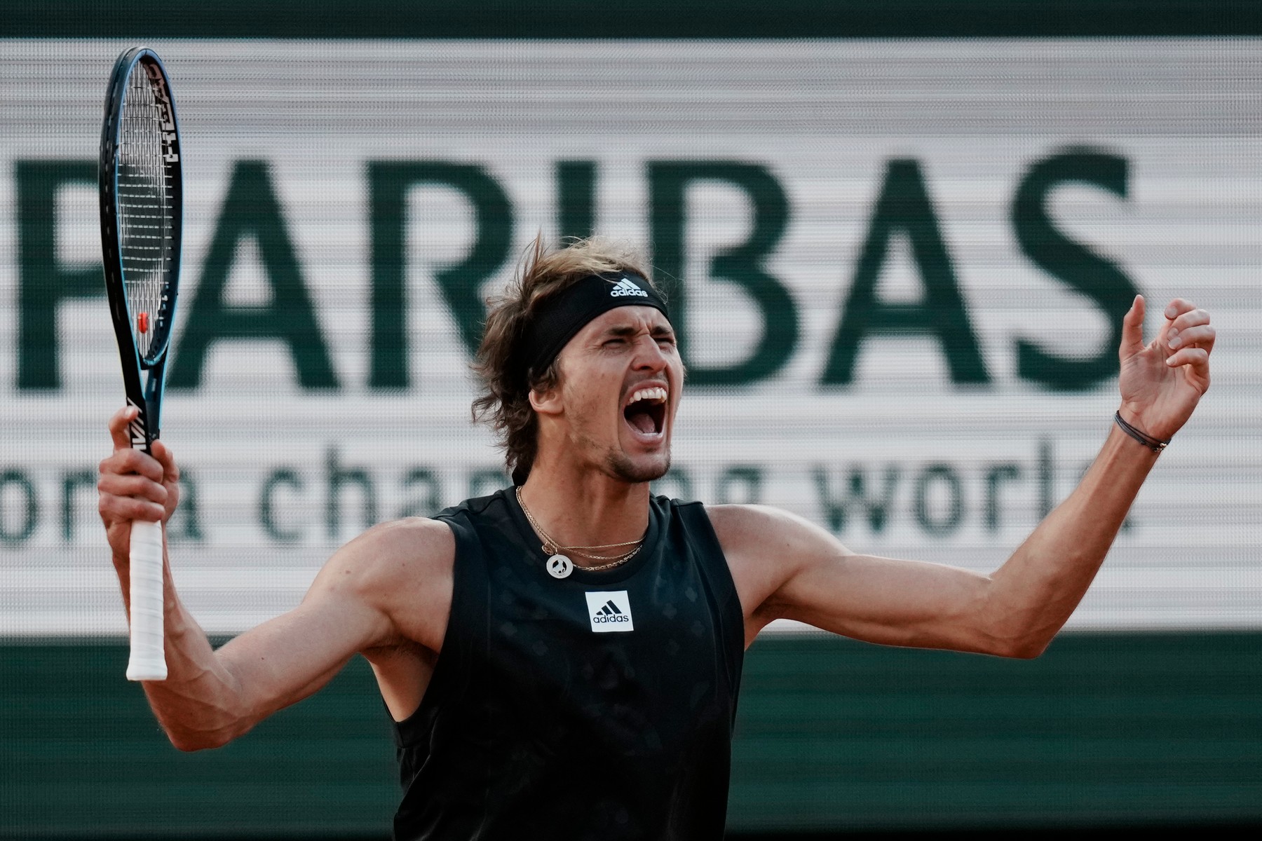 Alexander Zverev, primul semifinalist la Roland Garros, după victoria cu revelația Carlos Alcaraz