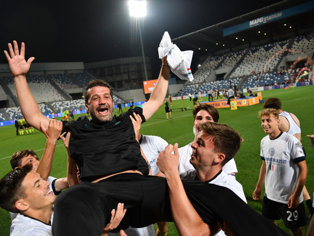 La squadra di Cristi Chivu è campione d’Italia!  L’Inter U19 ha prevalso sulla Roma U19, mentre era in vantaggio all’80’