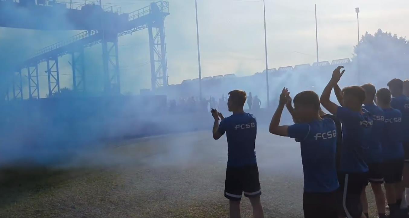 Peluza Nord, la baza de pregătire din Berceni. Cum a fost sărbătorită ultima reușită a juniorilor de la FCSB