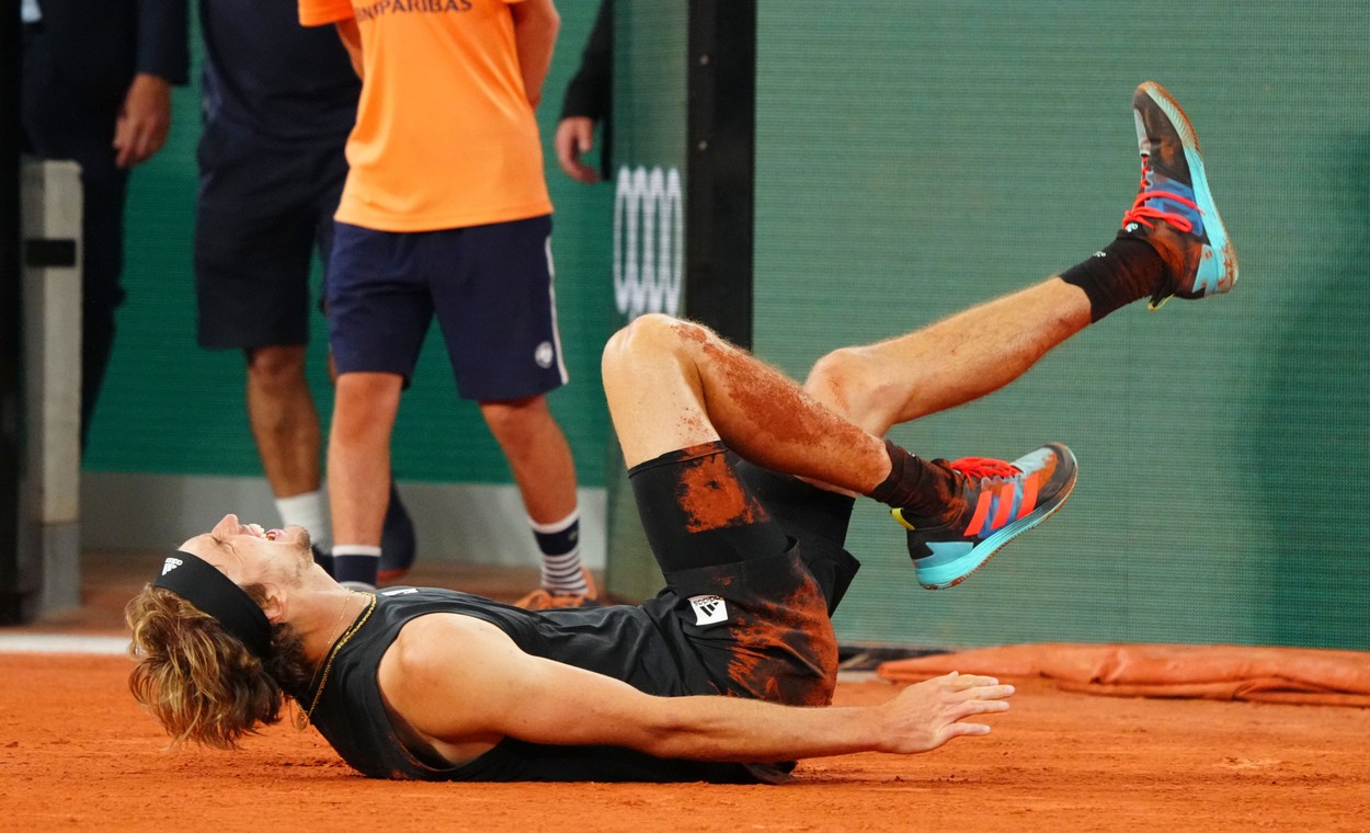 Alexander Zverev, după accidentarea de la Roland Garros: ”Mi-am rupt câteva ligamente”. Când ar putea reveni