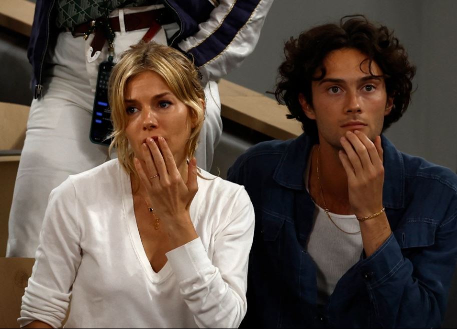 Cum a reacționat Sienna Miller, aflată la doar câțiva metri, după accidentarea groaznică a lui Zverev