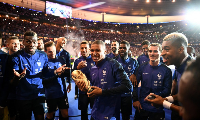 Pool - Les Bleus fętent leur deuxičme étoile avec leurs supporte