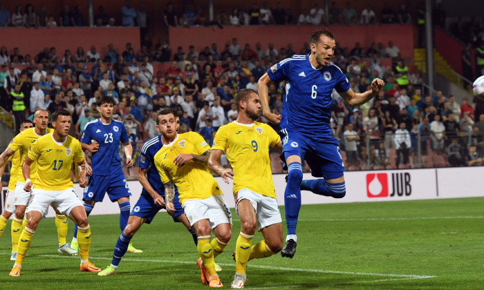 George Pușcaș, Alexandru Cicâldău, Adrian Rus și Vlad Chiricheș, în meciul Bosnia - România / Foto: Profimedia