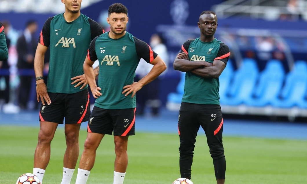 Paris, France, 27th May 2022. Sadio Mane (R), Alex Oxlade-Chamberlain (c) and Virgil van Dijk of Liverpool during training at the Stade de France, Paris. Picture credit should read: David Klein/Sportimage Credit: Sportimage/Alamy Live News