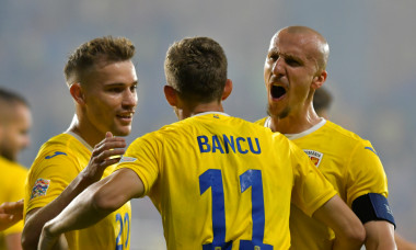 Darius Olaru, Nicușor Bancu și Vlad Chiricheș, în meciul România - Finlanda / Foto: Sport Pictures