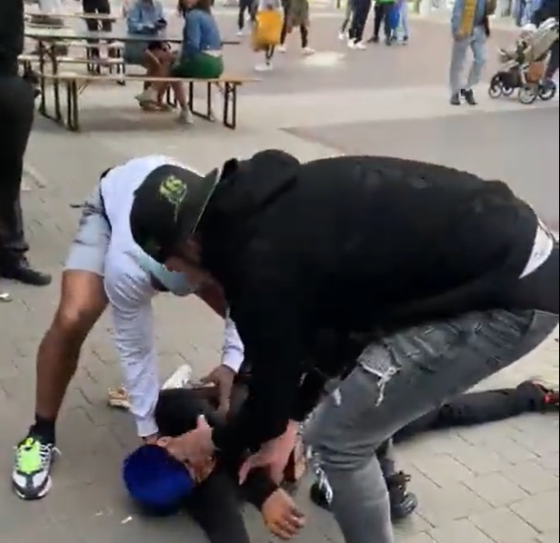 Lovitură de campion! Un fost adversar al lui Mike Tyson a făcut KO un bărbat în mijlocul străzii, în Londra