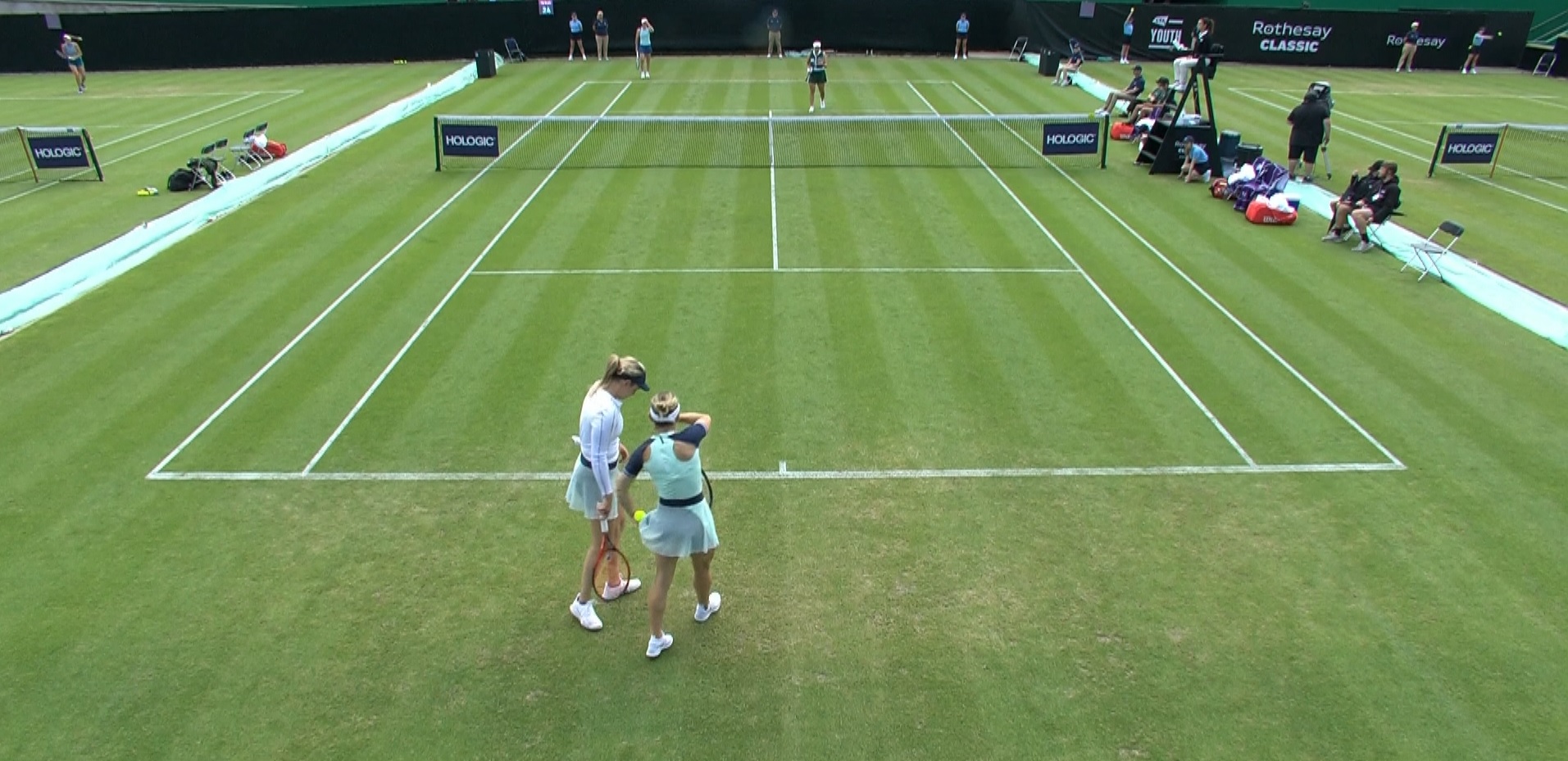 Simona Halep / Donna Vekic - Latisha Chan / Sam Stosur 3-6, 6-7 (7), în proba de dublu a turneului de la Birmingham