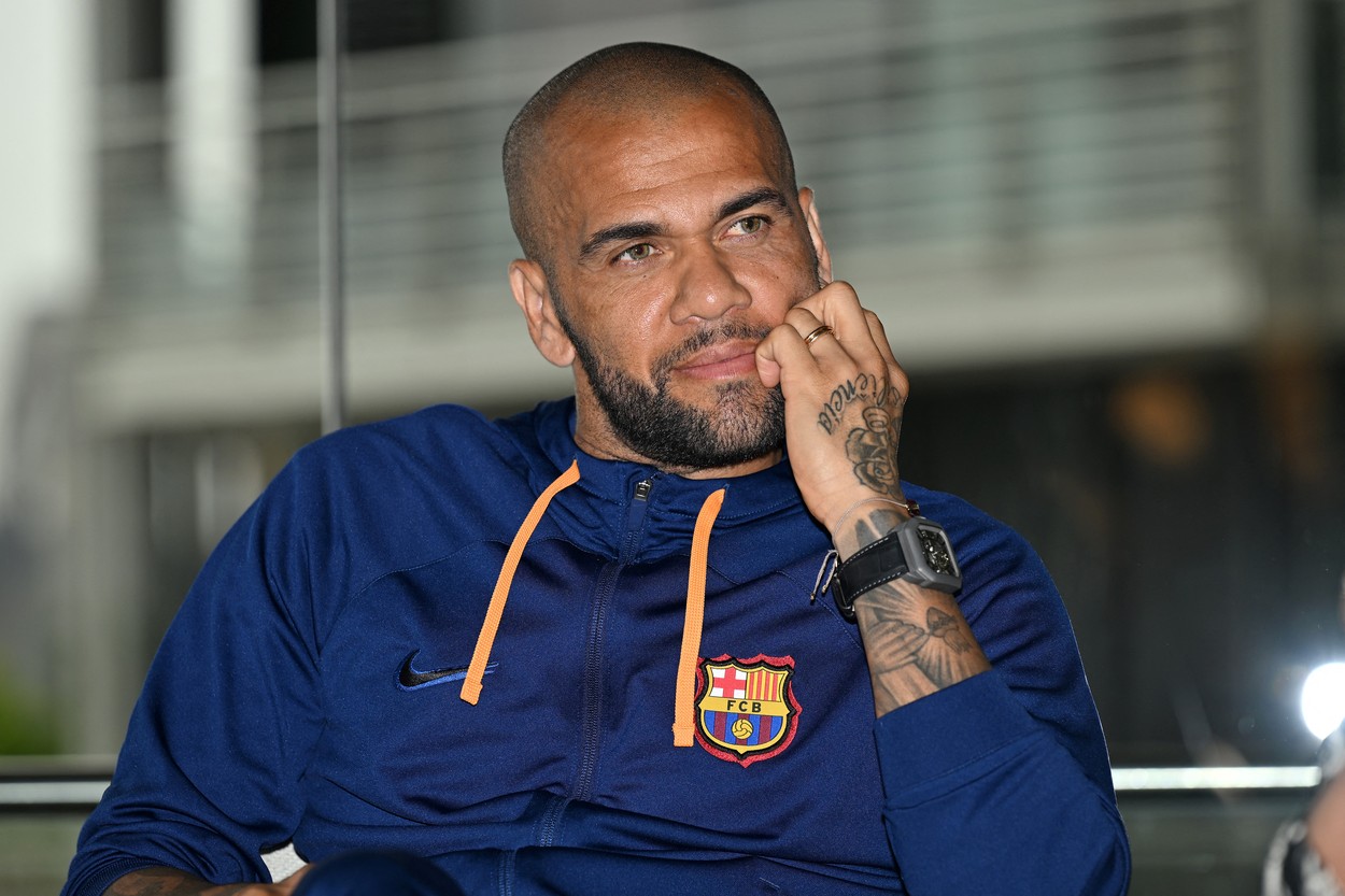 Decizie surprinzătoare luată de Barcelona în cazul lui Dani Alves, căruia urmează să-i expire contractul