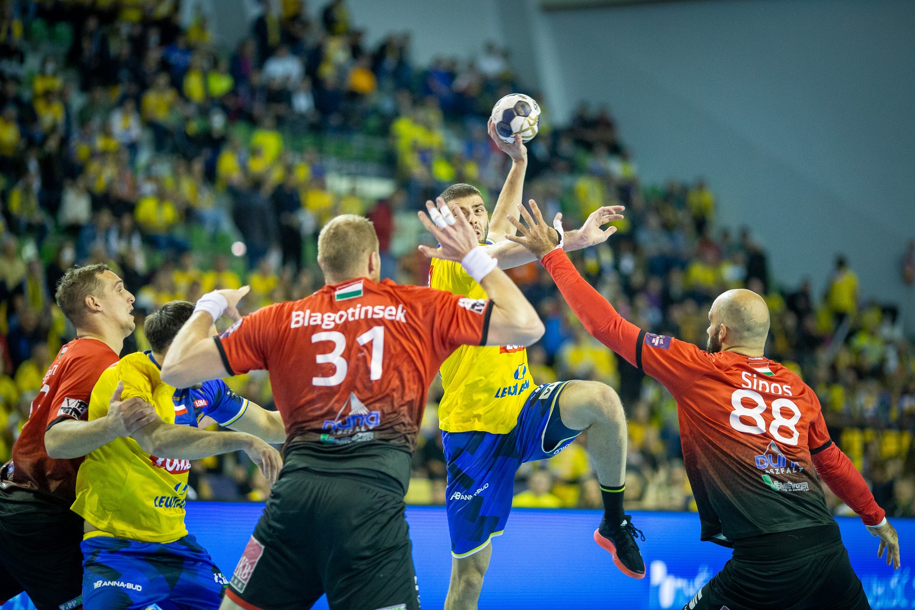 Liga Campionilor EHF, Digi Sport 1 | Veszprem - Kielce, ACUM, Kiel - Barcelona, ora 19:00
