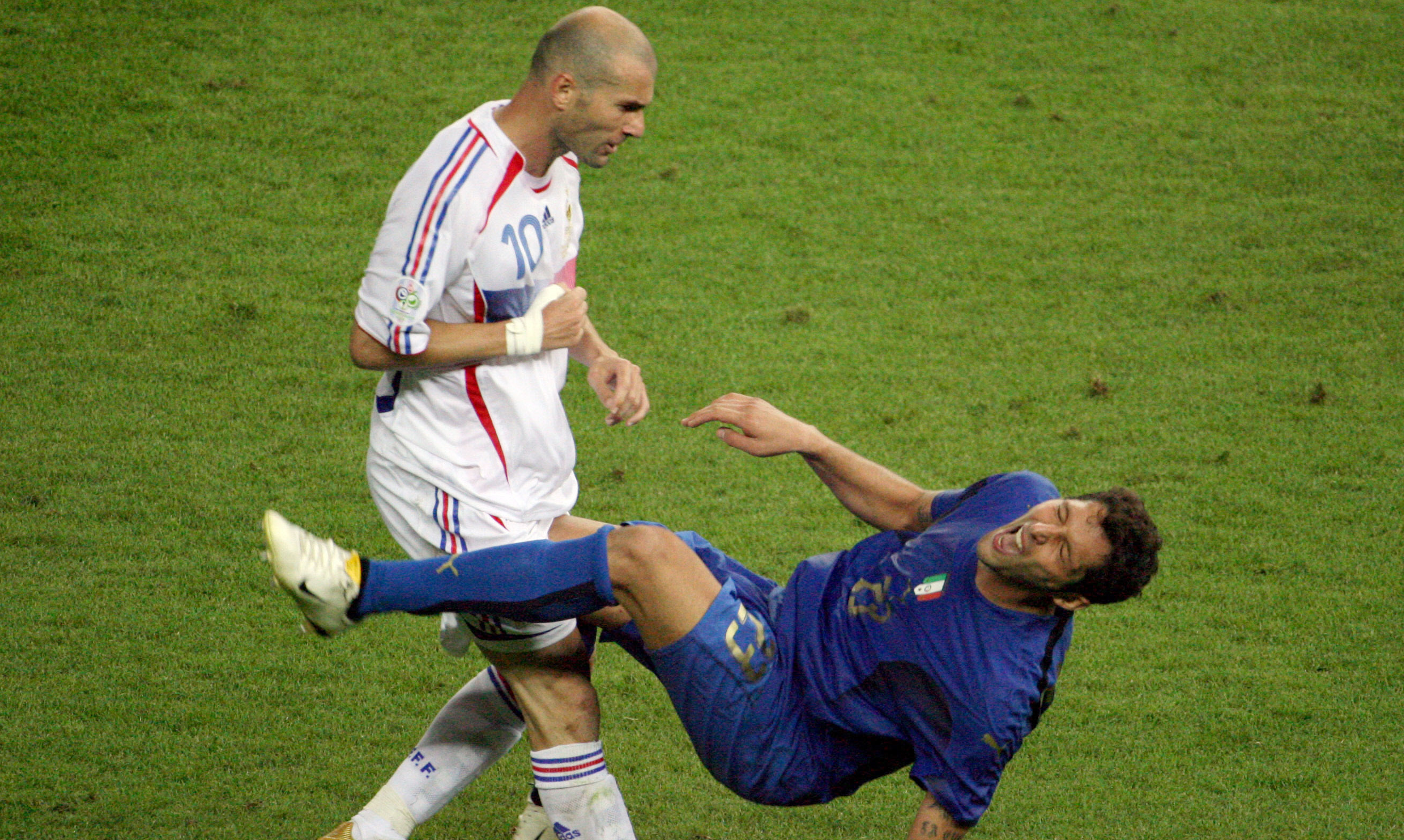 După 16 ani, Zidane a dezvăluit numele singurei persoane care l-ar fi putut opri din a-l lovi cu capul pe Materazzi