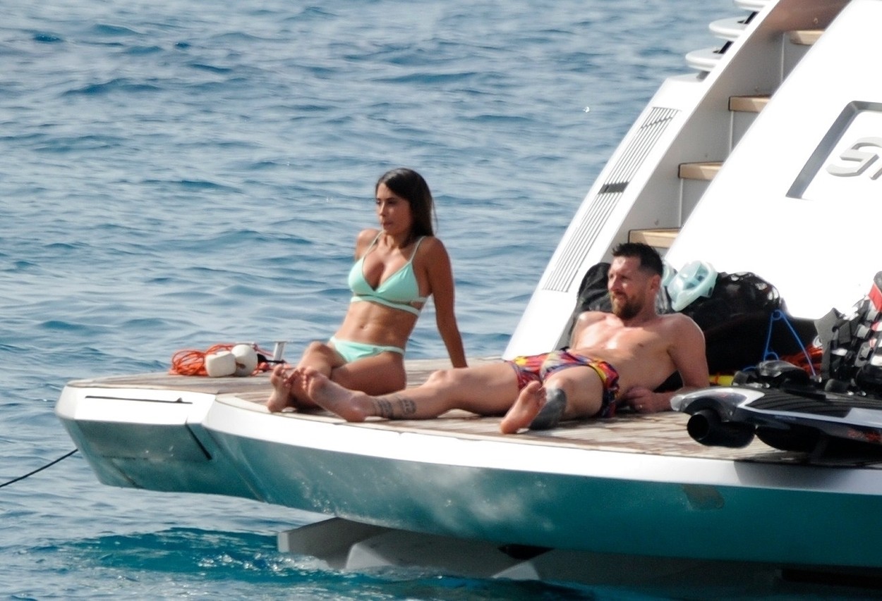 Leo Messi și Antonela Roccuzzo se relaxează pe un iaht de lux! Cu cine au petrecut și ce destinație au ales