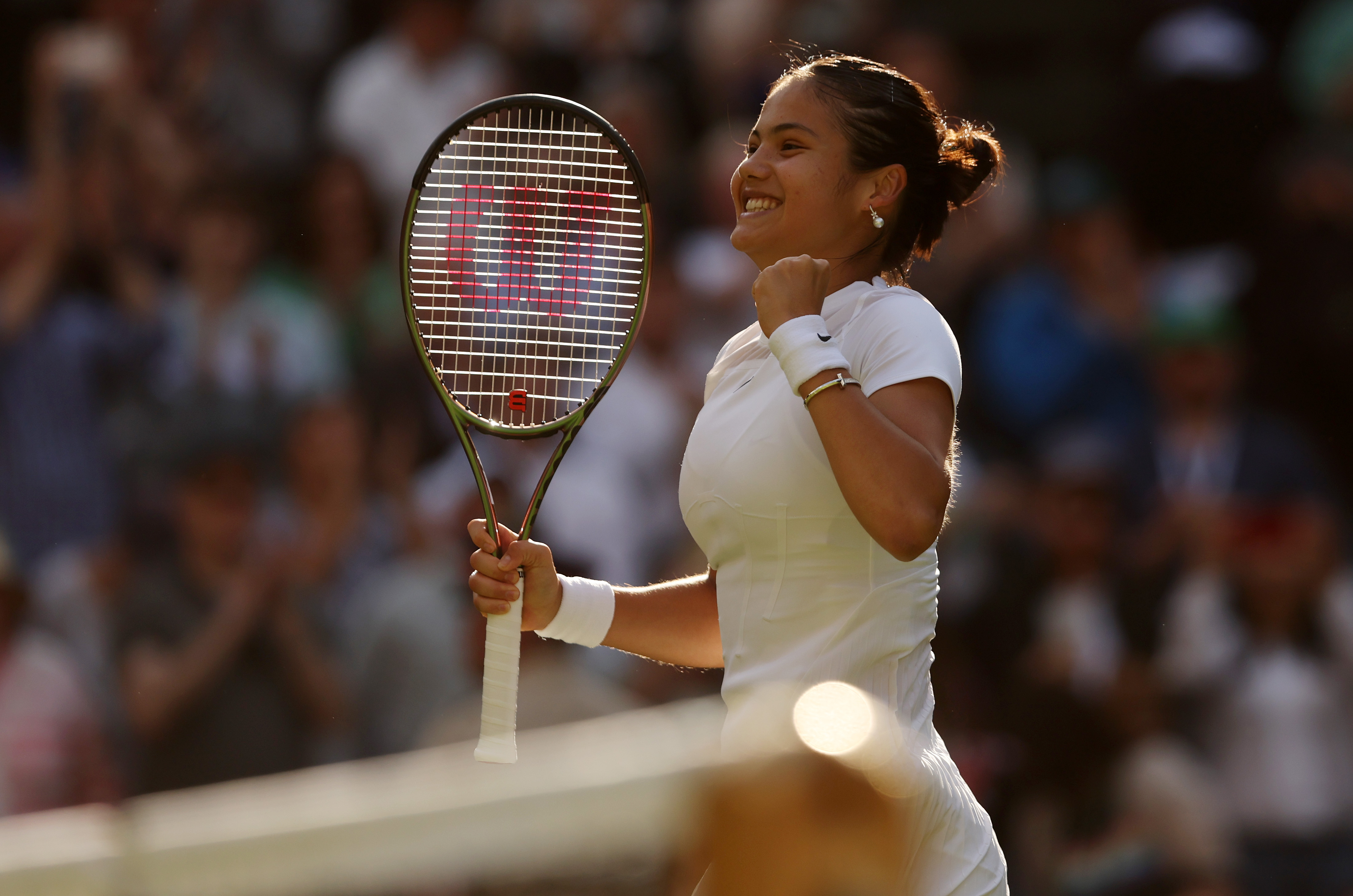 A purtat o mică avere! Cât costă bijuteriile cu care Emma Răducanu a apărut la Wimbledon