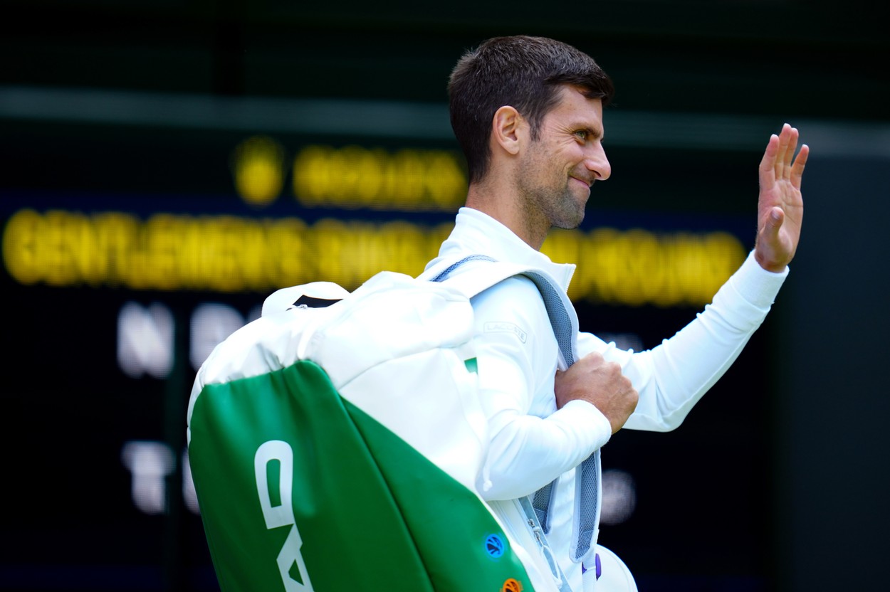 Novak Djokovic defilează la Wimbledon. Sârbul accede în turul trei fără prea mari emoții