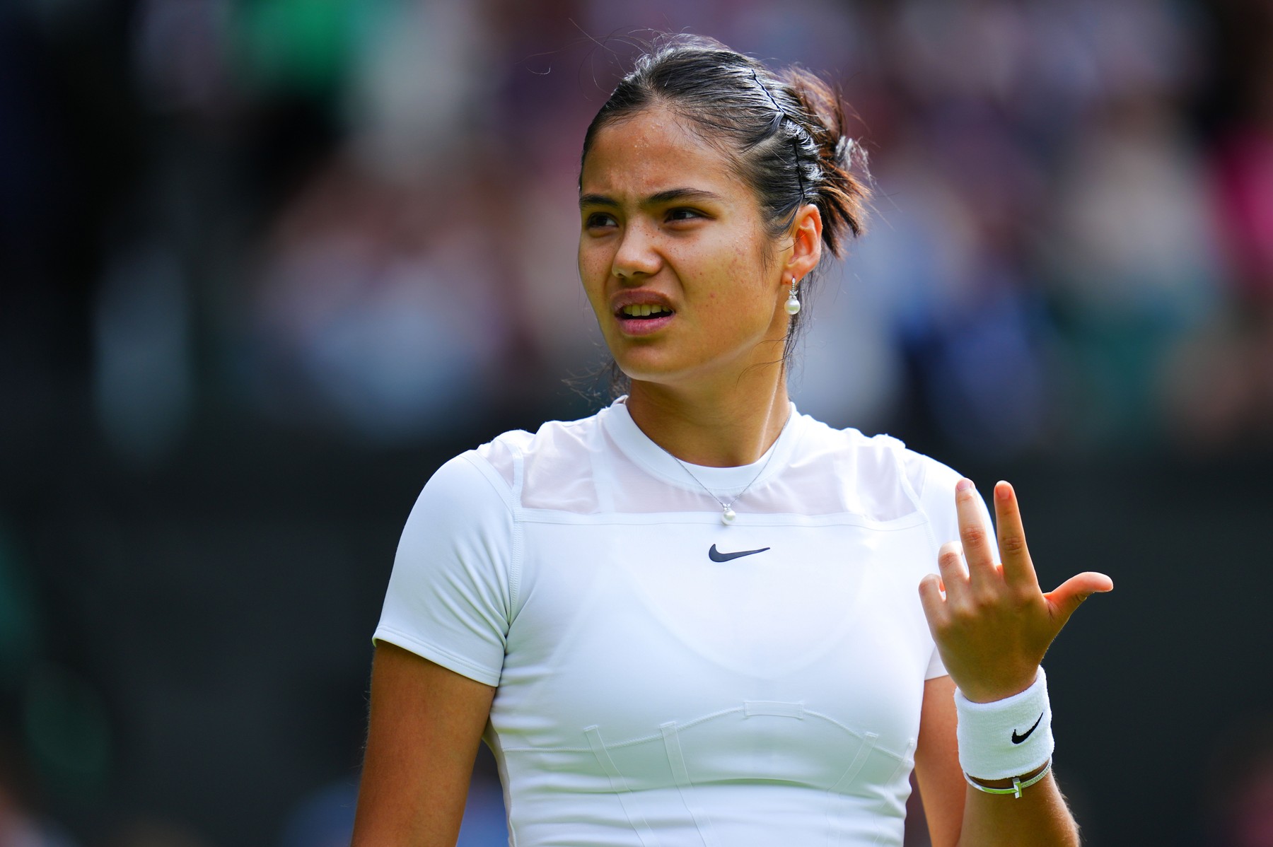 Emma Răducanu, OUT de la Wimbledon în turul secund! Înfrângere la Caroline Garcia, în două seturi