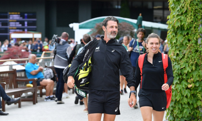 Patrick Mouratoglou entraine Simona Halep lors du tournoi de tennis Wimbledon 2022