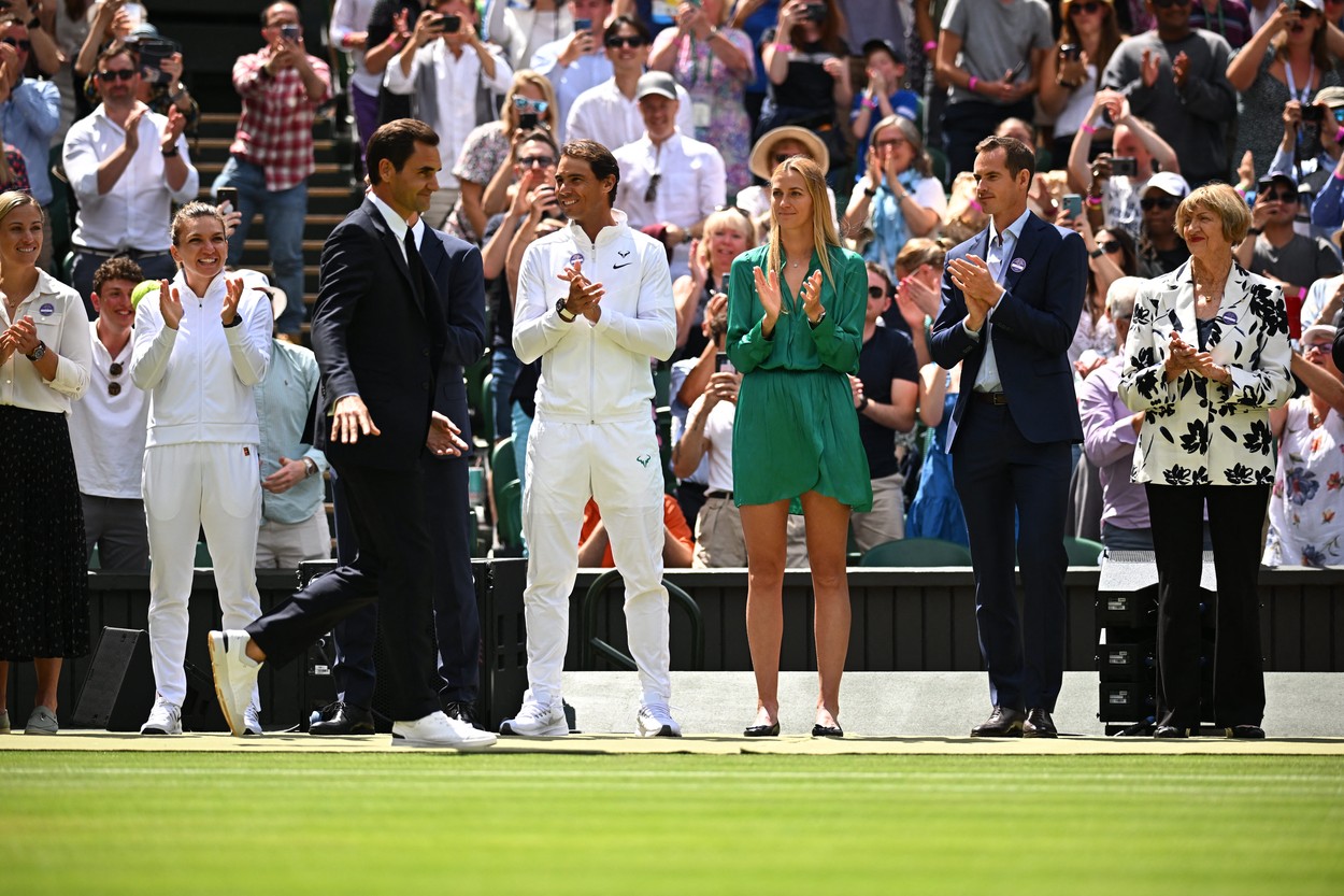 Roger Federer, ovaționat la Wimbledon. Elvețianul, aplaudat de Simona Halep pe Centre Court