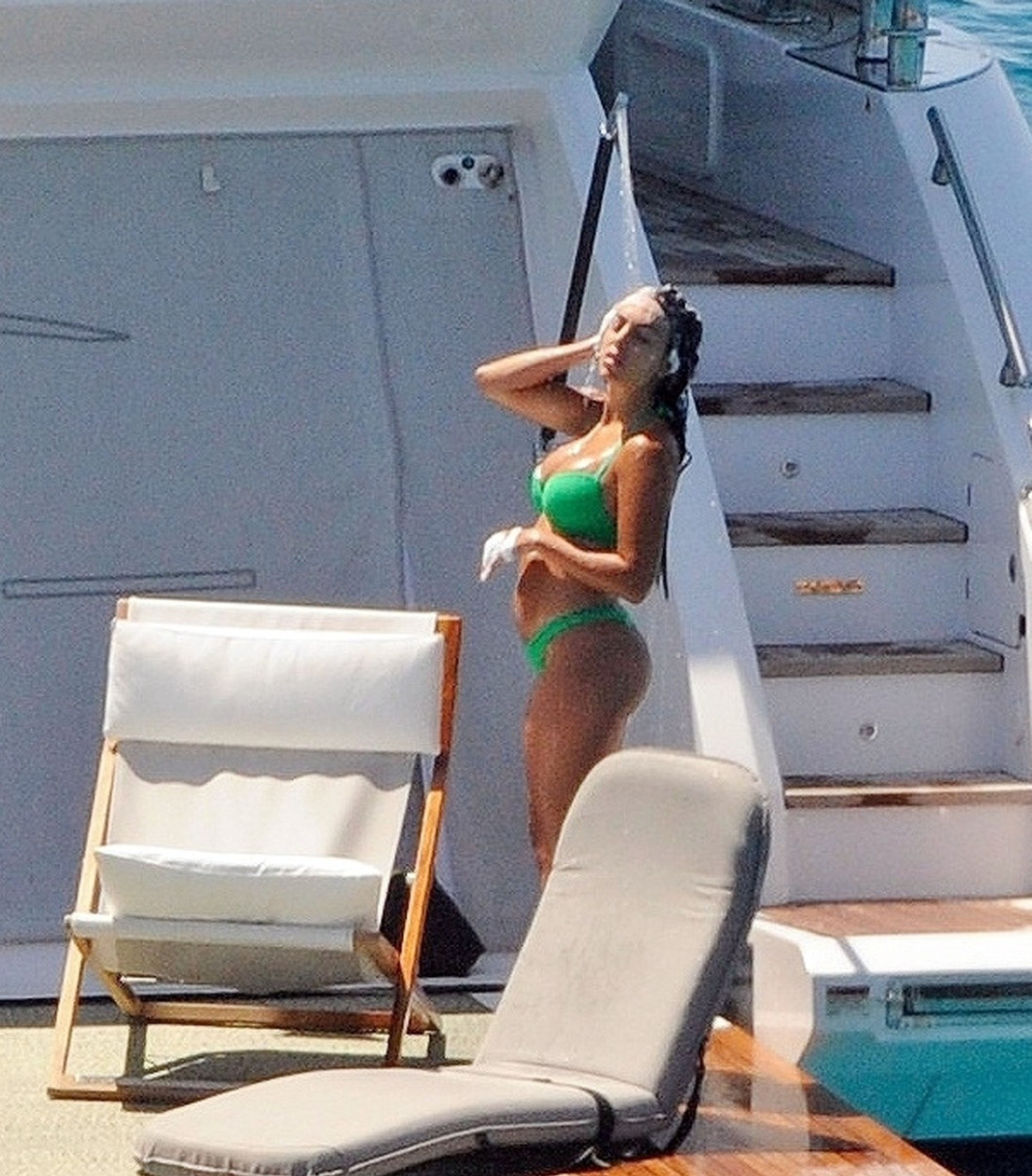 *PREMIUM-EXCLUSIVE* MUST CALL FOR PRICING BEFORE USAGE - STRICTLY NOT AVAILABLE FOR ONLINE USAGE UNTIL 15:50 PM UK TIME ON 02/07/2022 -
Manchester United superstar footballer Cristiano Ronaldo flexes his toned muscular body while relaxing on his yacht