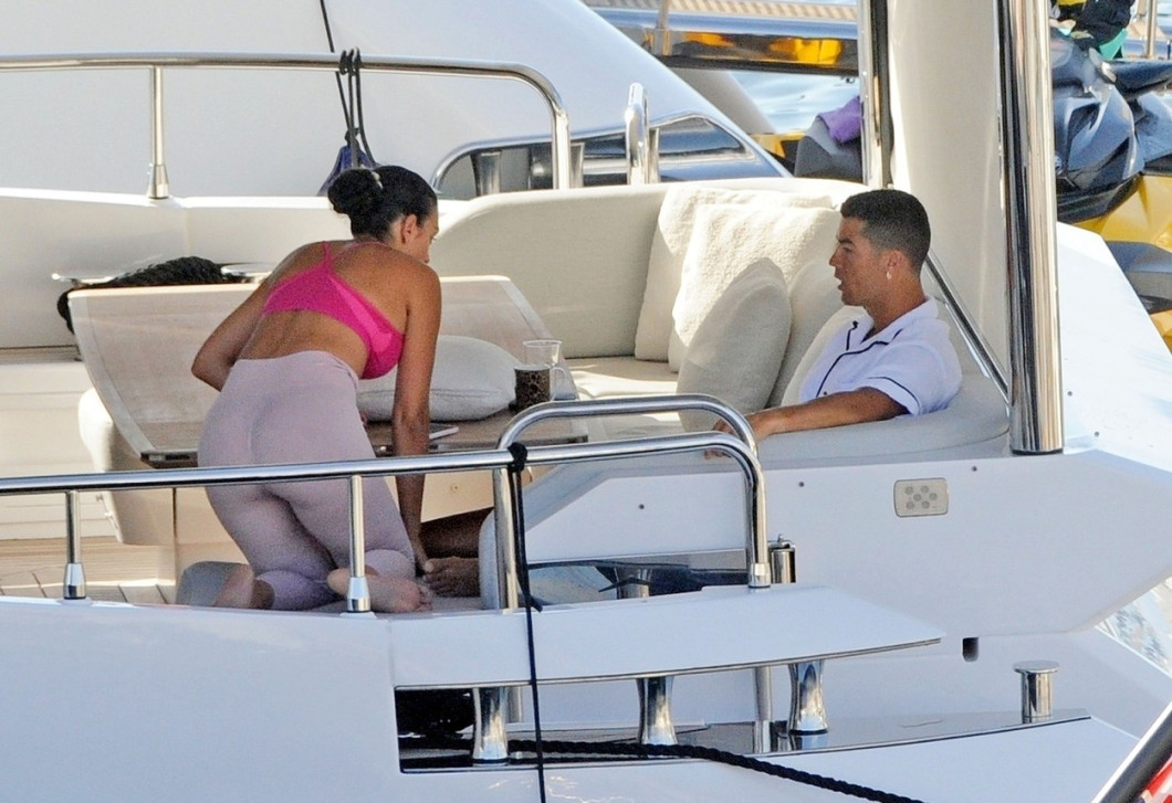 *PREMIUM-EXCLUSIVE* MUST CALL FOR PRICING BEFORE USAGE - STRICTLY NOT AVAILABLE FOR ONLINE USAGE UNTIL 15:50 PM UK TIME ON 02/07/2022 -
Manchester United superstar footballer Cristiano Ronaldo flexes his toned muscular body while relaxing on his yacht