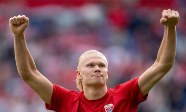 Oslo 20220612.Erling Braut Haaland cheers after the football match in the Nations League between Norway and Sweden at Ullevaal Stadium.Photo: Javad Parsa / NTB