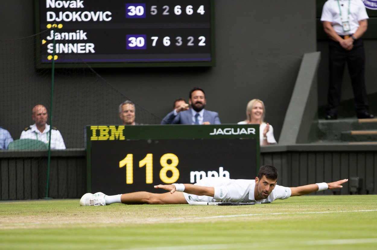 Reacția lui Novak Djokovic după ce a oferit faza zilei la Wimbledon. Imaginile au făcut rapid înconjurul lumii