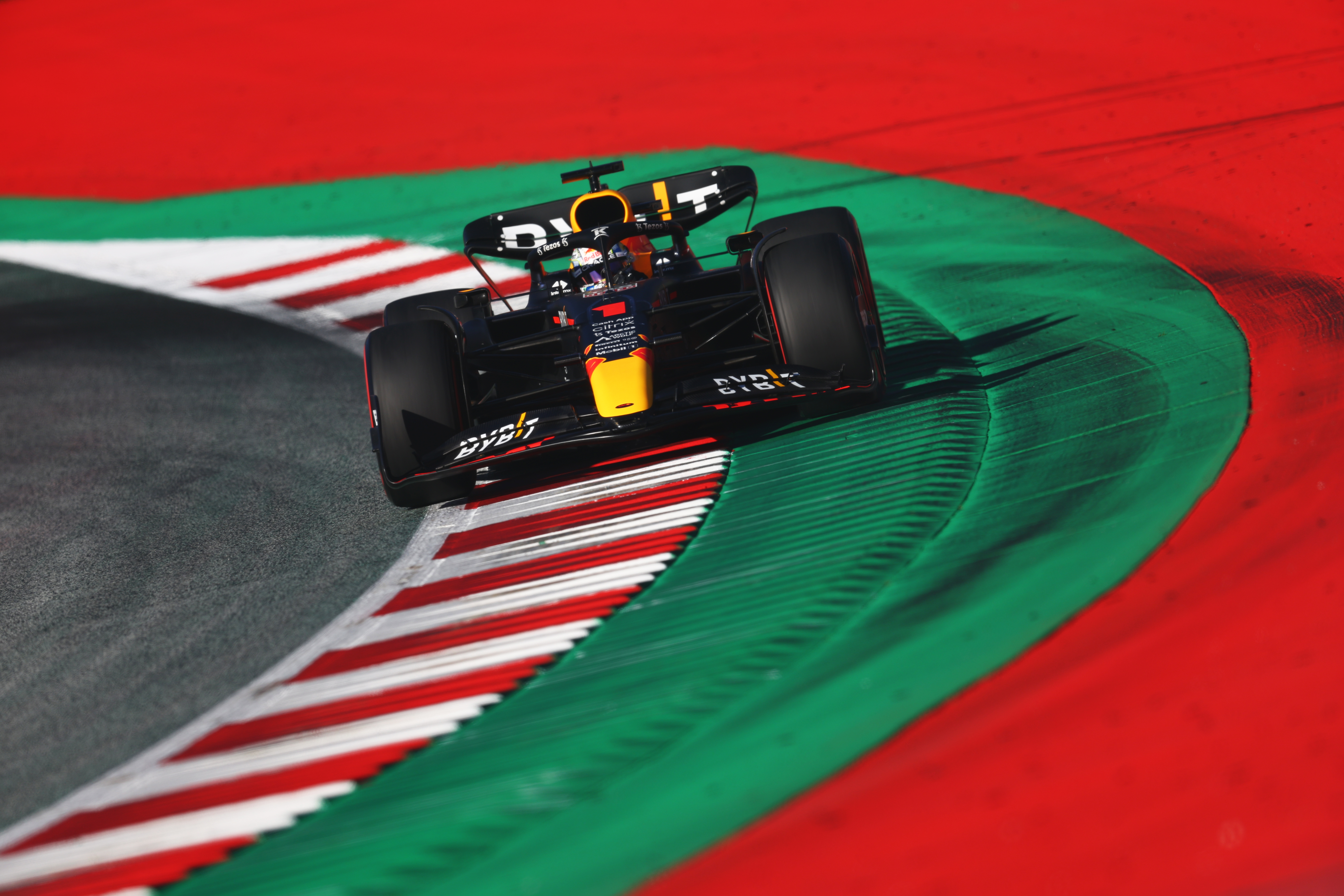 Max Verstappen, cel mai rapid în calificările din Austria, înainte de sprintul de sâmbătă. Accidente Hamilton și Russell
