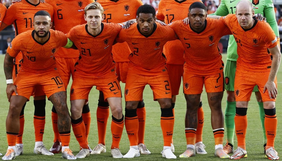 Fotbalistul care a refuzat-o pe Manchester United vara asta pentru a deveni cel mai scump jucător din istoria Eredivisie