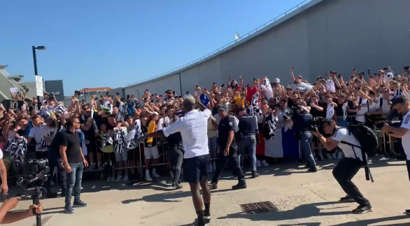 Paul Pogba e la Torino: 1.000 de fani l-au așteptat la ”J Medical”. Toate detaliile mutării