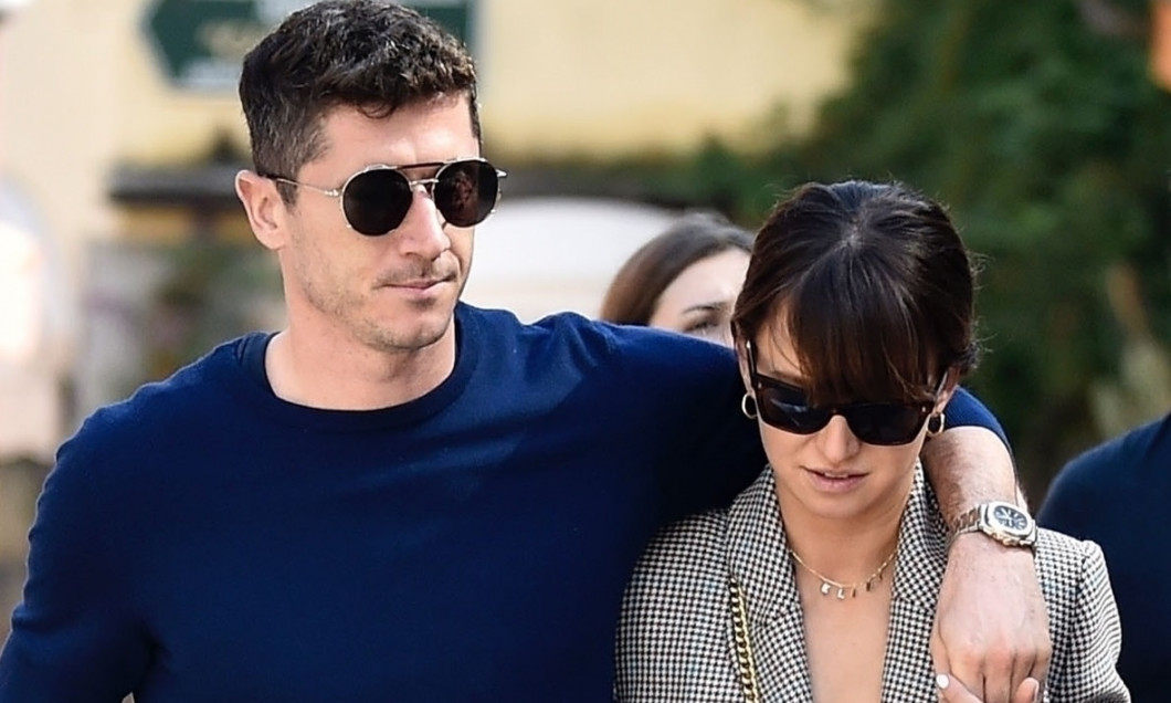 *EXCLUSIVE* Bayern Munich Footballer Robert Lewandowski and his wife Anna show some affection out on holiday in Portofino