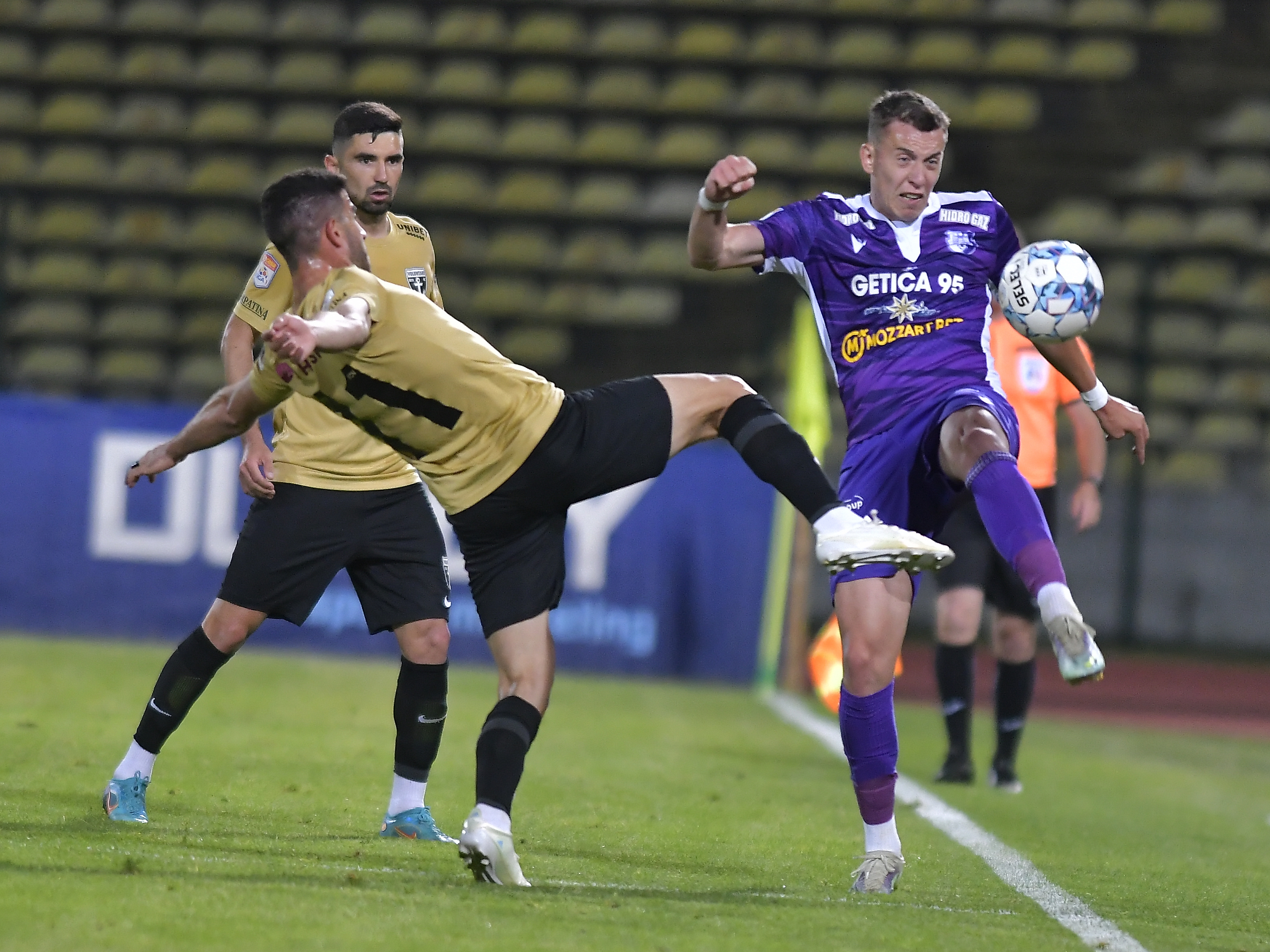 Universitatea Craiova mărește oferta pentru un jucător din play-off. A fost dorit și de FCSB