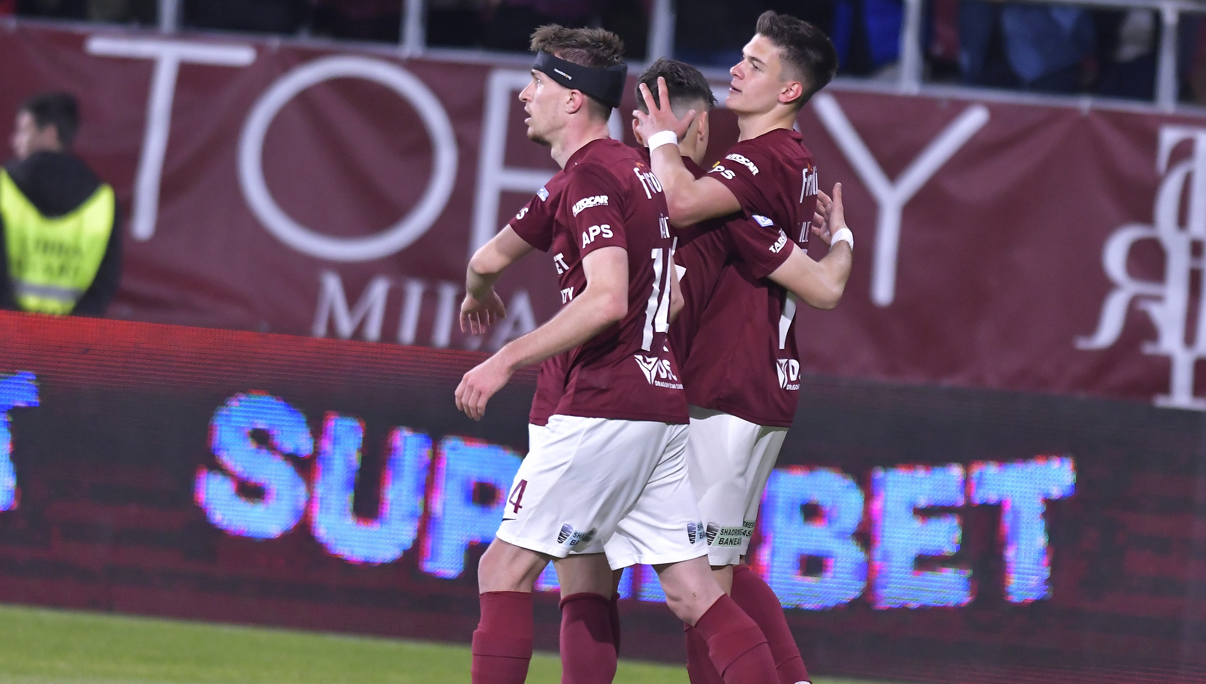 Oferte pentru Rareș Ilie și Mattias Kait. Cei doi jucători ar putea pleca de la Rapid