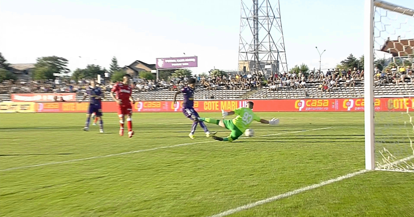 FC Argeș - UTA Arad 2-0, ACUM, Digi Sport 1. Bertrand reușește ”dubla”. Jucătorul din Madagascar, de neoprit