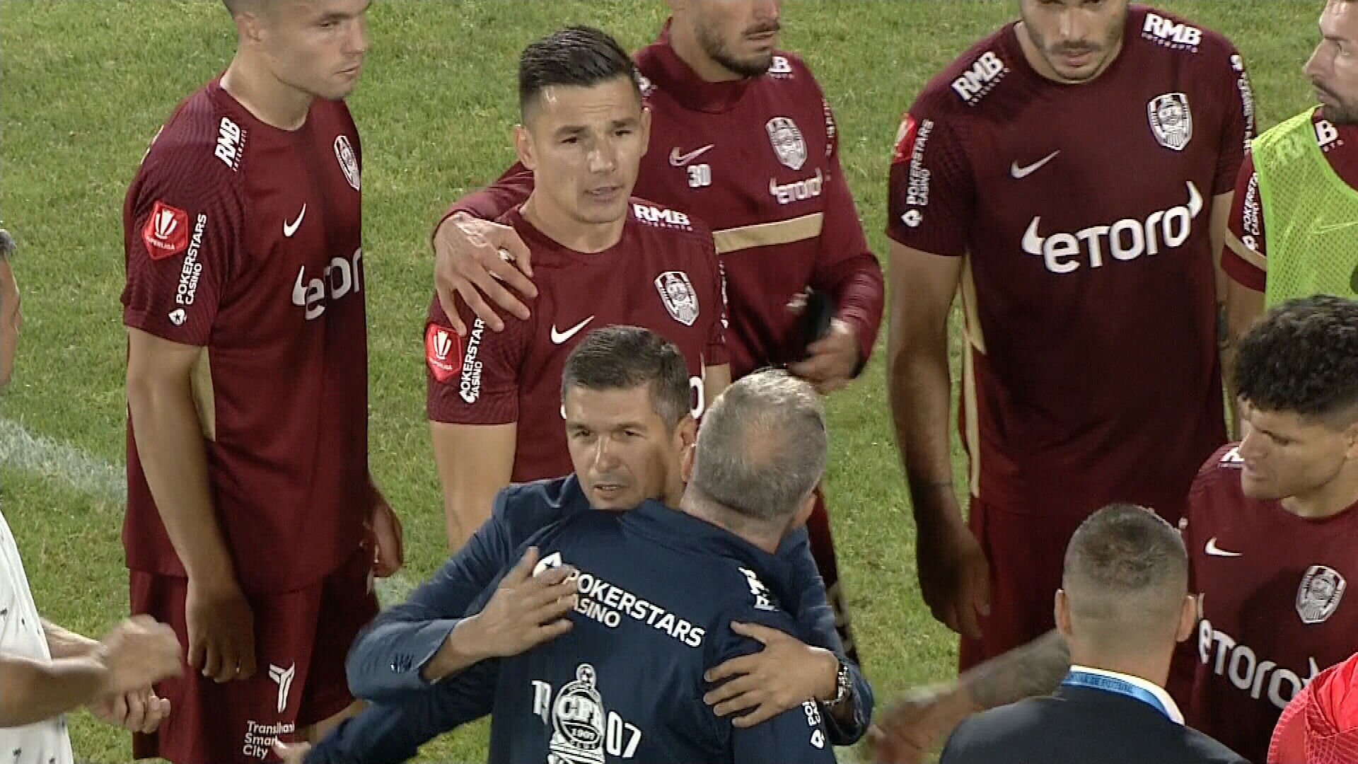 Dan Petrescu s-a repezit la Ovidiu Hoban, chiar pe teren, după CFR Cluj - Rapid: ”Nu-mi spui tu mie!”