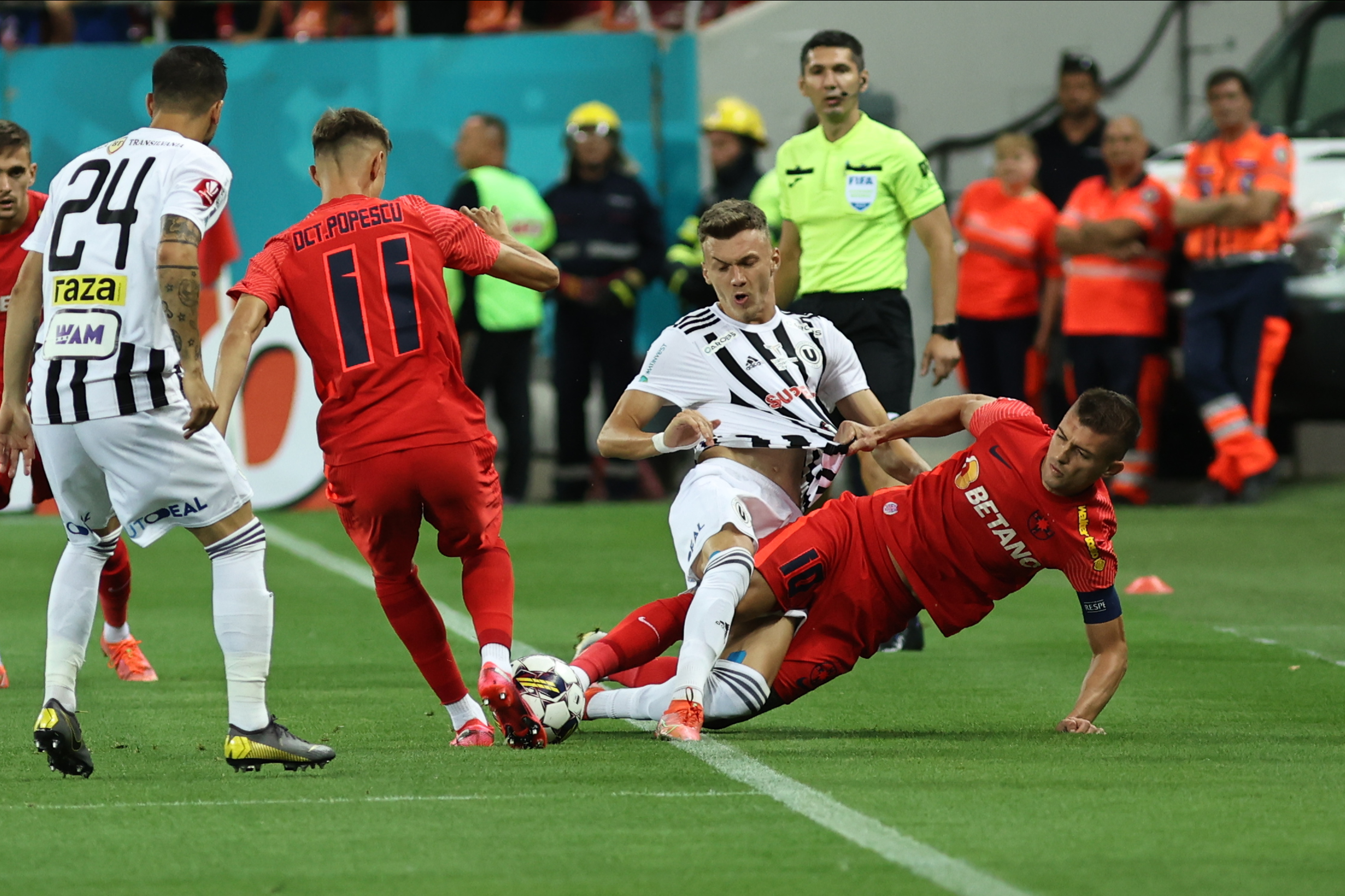 "Asta e cea mai mare problemă". Motivul pentru care FCSB nu a mai reușit să obțină rezultate în ultimii ani