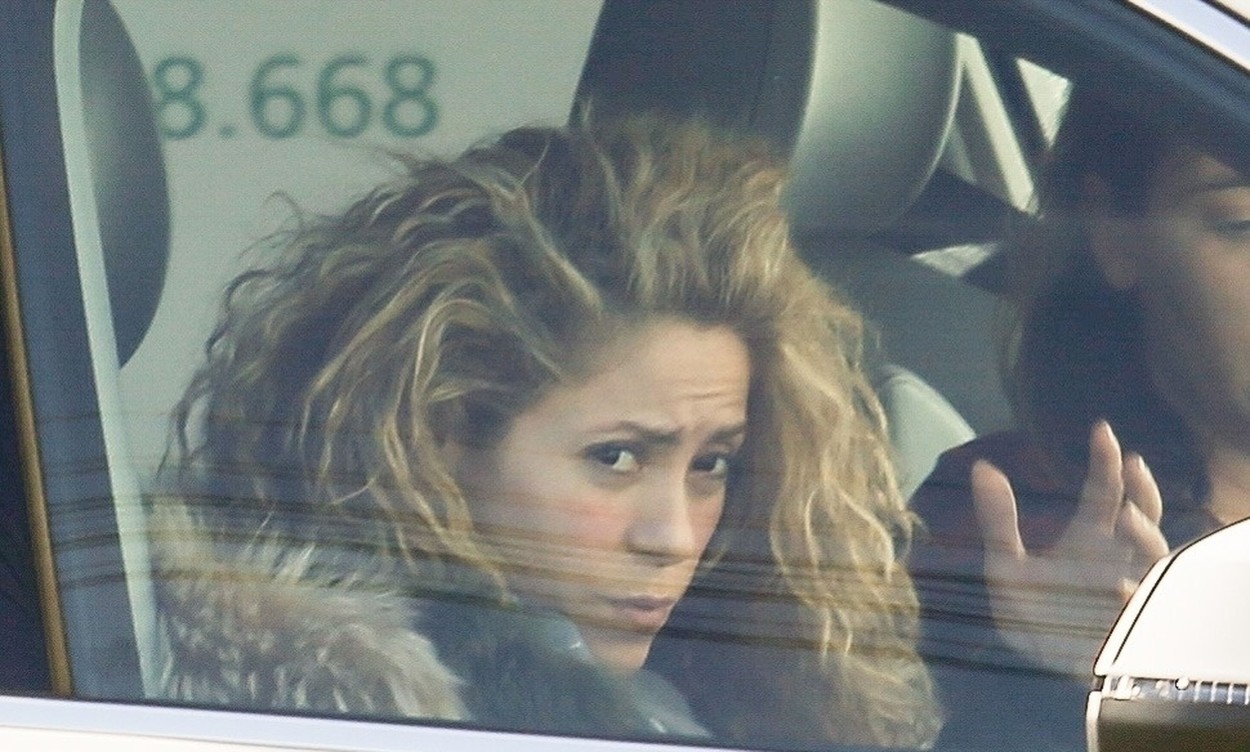 Urmărită în permanență pe străzile Barcelonei, Shakira a cedat