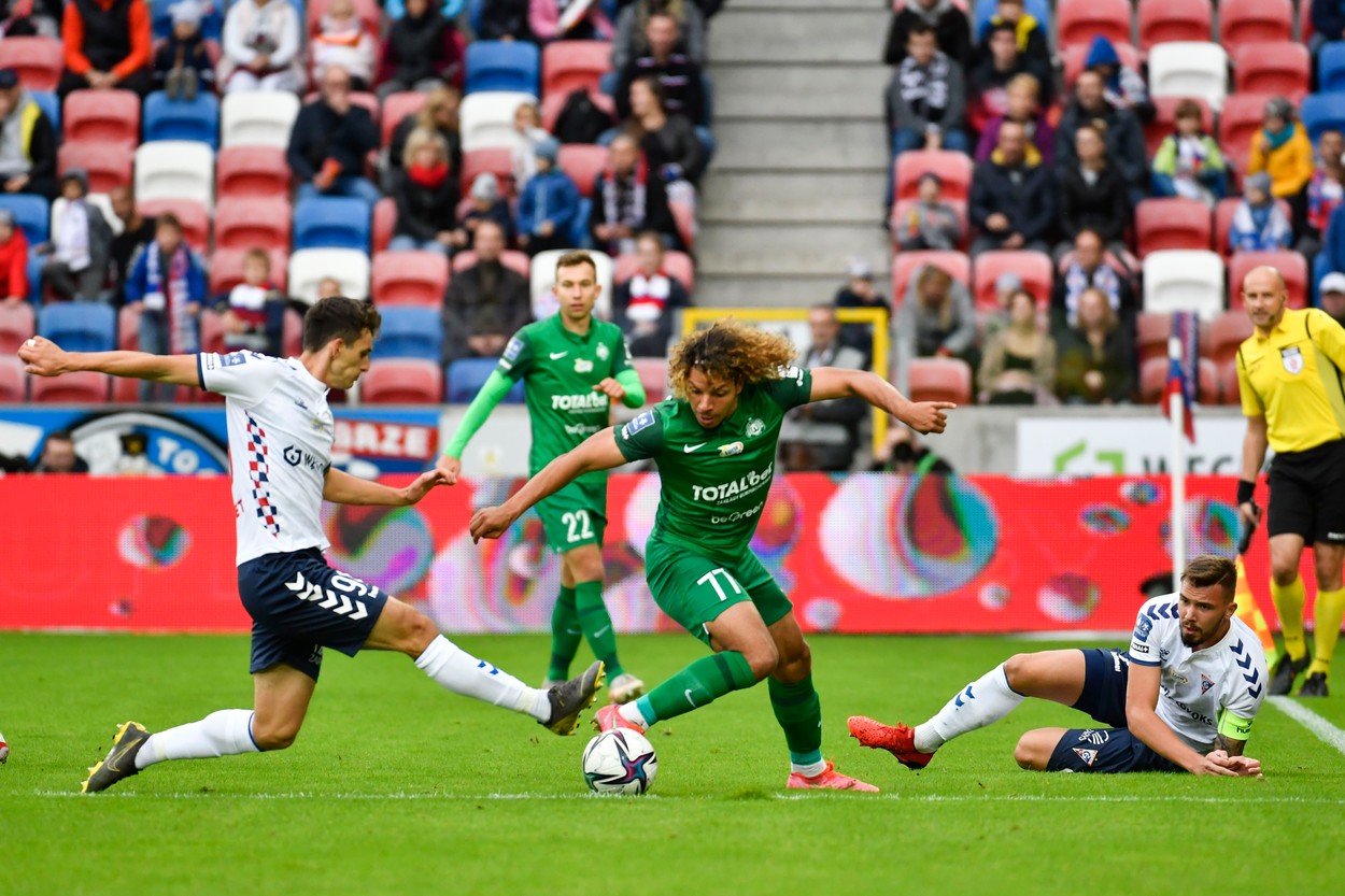 Cine este Jayson Papeau, atacantul pe care îl vrea Rapid. Francezul vine gata să joace chiar şi cu FCSB